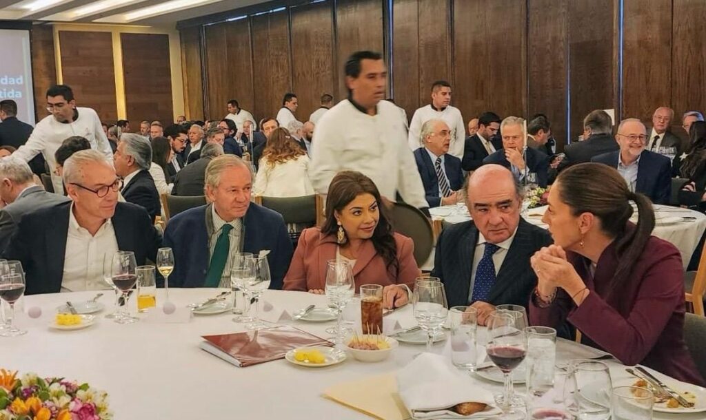 Claudia Sheinbaum comparte su visión en materia de seguridad ante miembros del Club de Industriales ‘Lo que buscamos es el bienestar de los mexicanos y mexicanas’, aseveró Claudia Sheinbaum como la meta principal de trabajar de manera coordinada con empresarios e inversionistas.