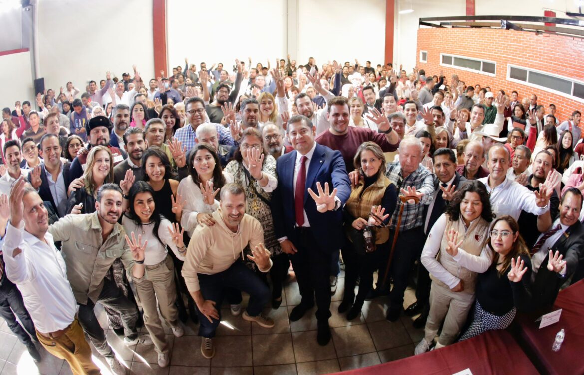 Se reúnen aspirantes a candidatos a diputados federales por Puebla