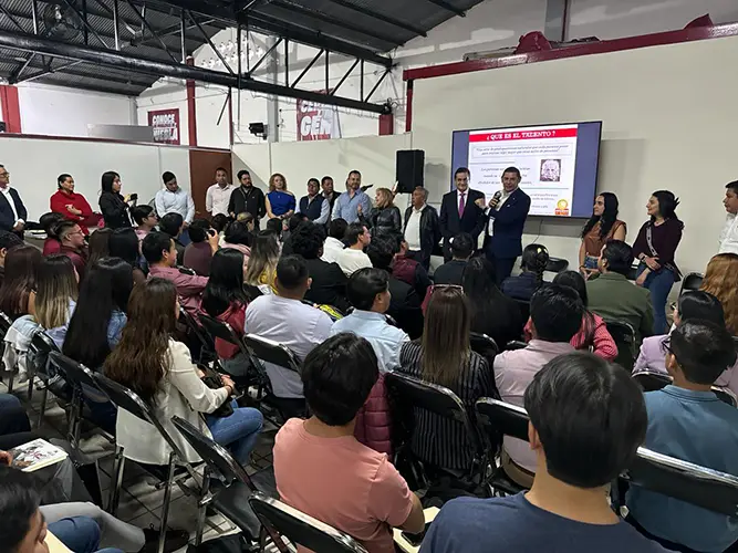 El senador Alejandro Armenta felicitó a la primera generación del programa Líderes de Talentos.
