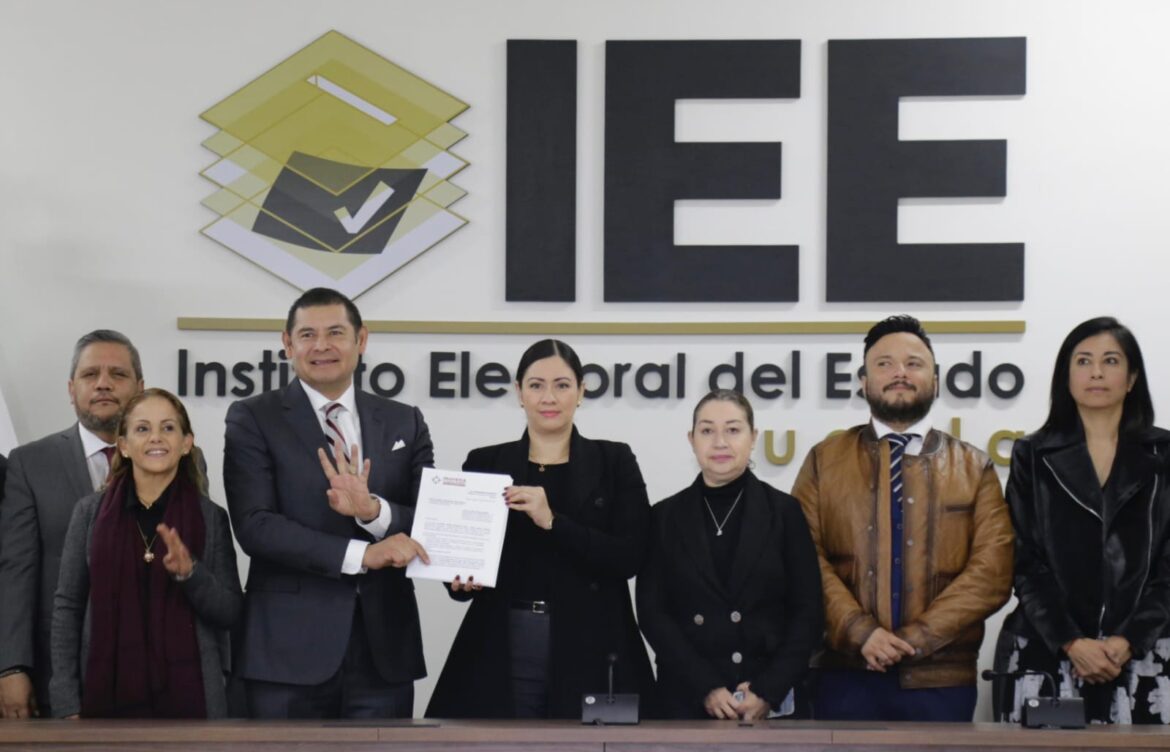 Morena y Alejandro Armenta registran la plataforma política ante el IEE