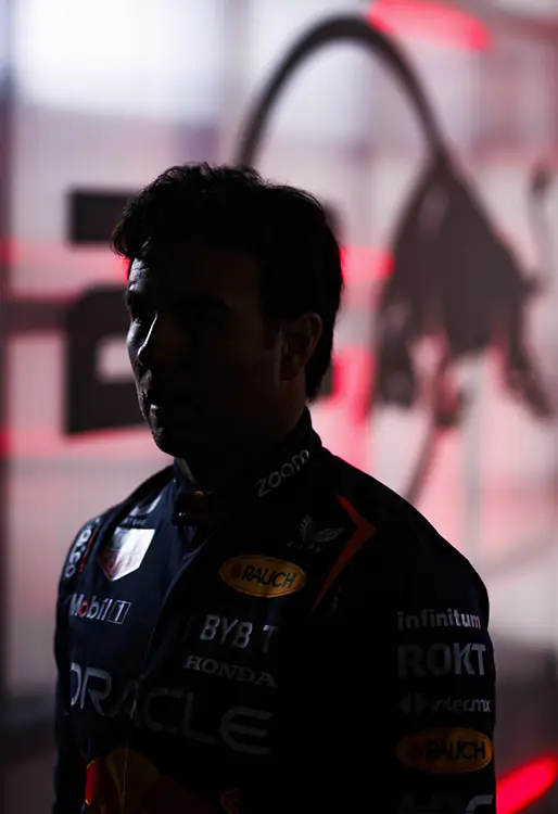 Checo Pérez está listo, con casco nuevo, para la temporada 2024 de la Fórmula 1, la máxima categoría
