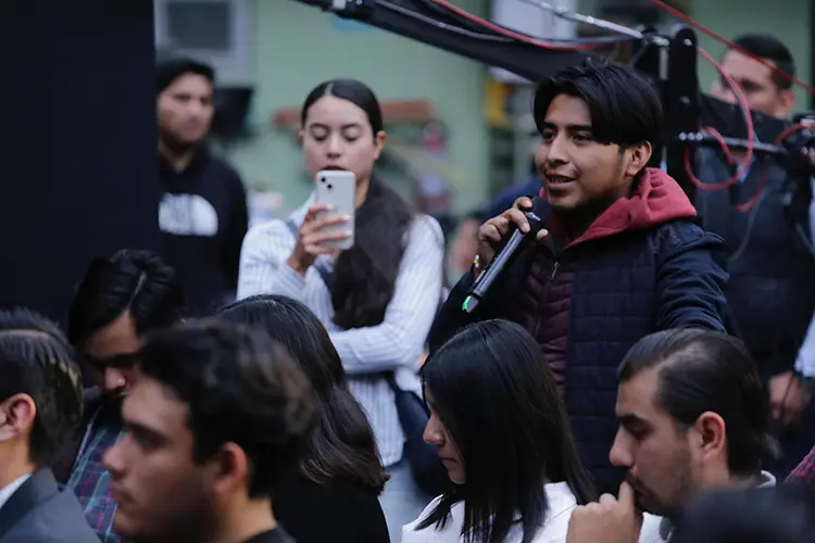 En el conversatorio con Armenta participaron vía electrónica dos mil 200 personas de todo el estado