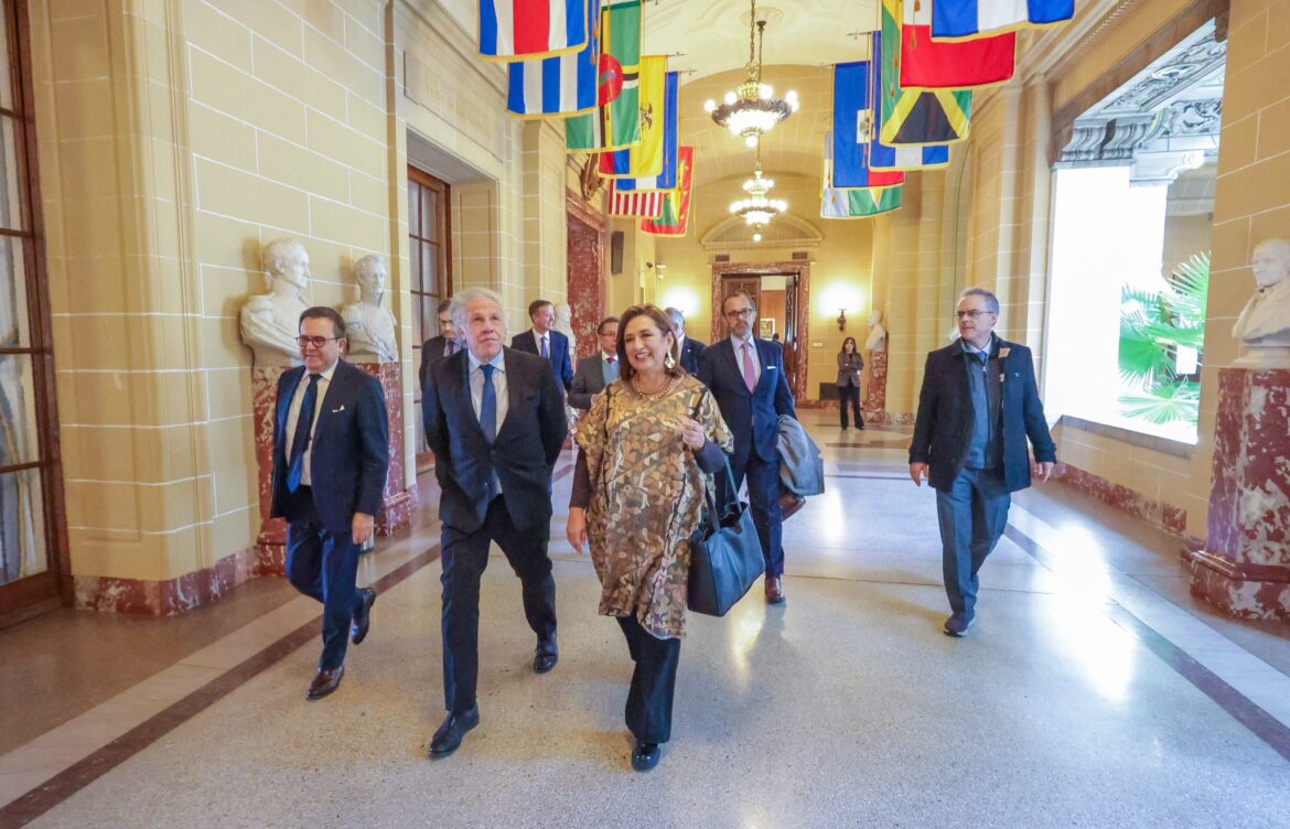 Xóchitl Gálvez se reúne con el secretario general de la OEA