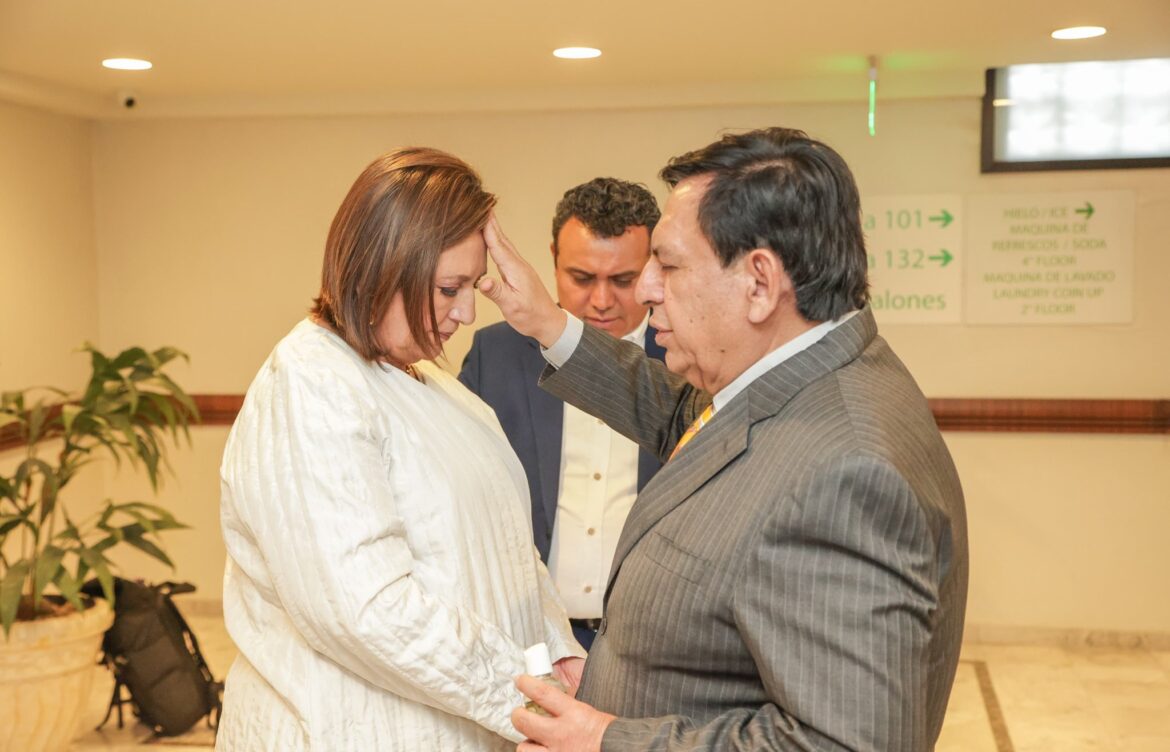 Xóchitl Gálvez se encuentra con líderes evangélicos