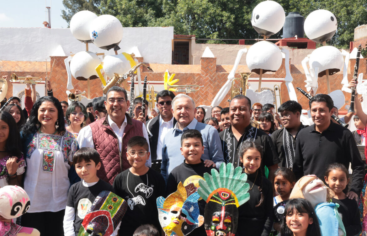 AMLO anuncia inauguración de fábricas de la Sedena en Puebla