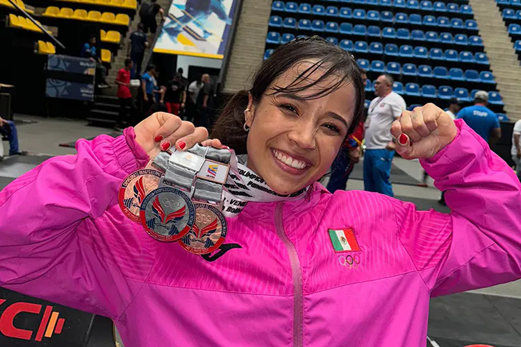 Janeth Gómez conquista tres medallas en halterofilia