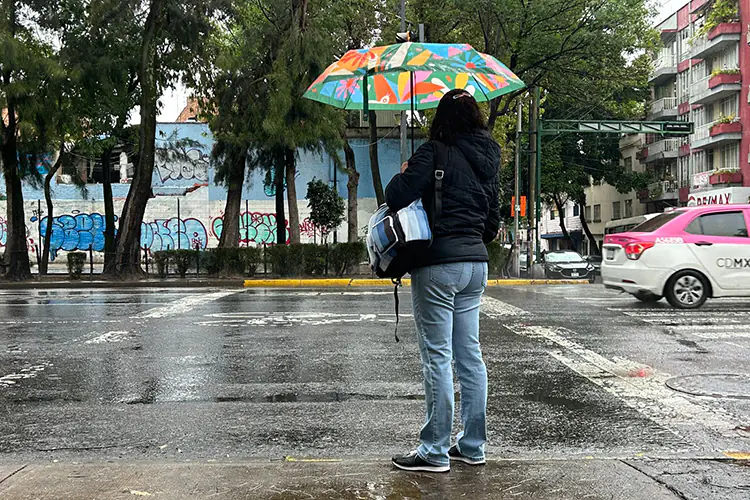 Lluvias causan encharcamientos en Ciudad de México