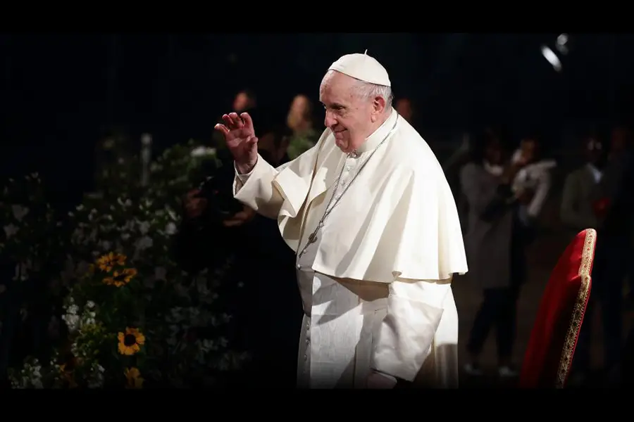 Papa Francisco califica de ‘hipocresía’ criticar bendición de parejas homosexuales