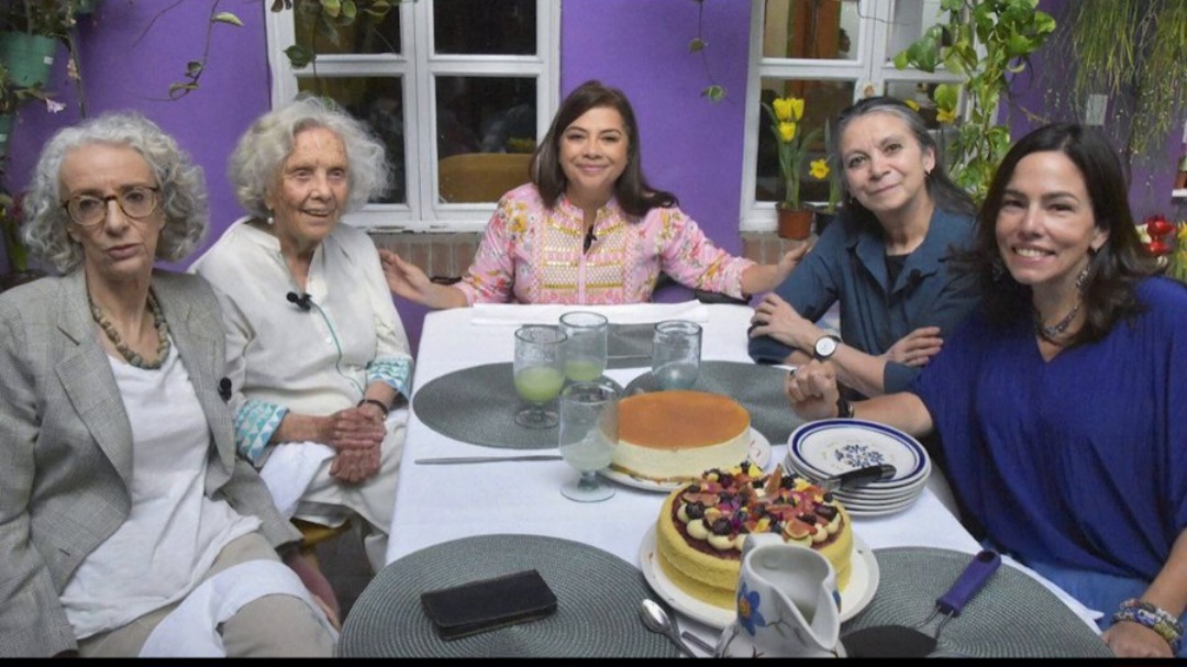 Clara Brugada se reúne con las mujeres que conforman su Consejo Asesor