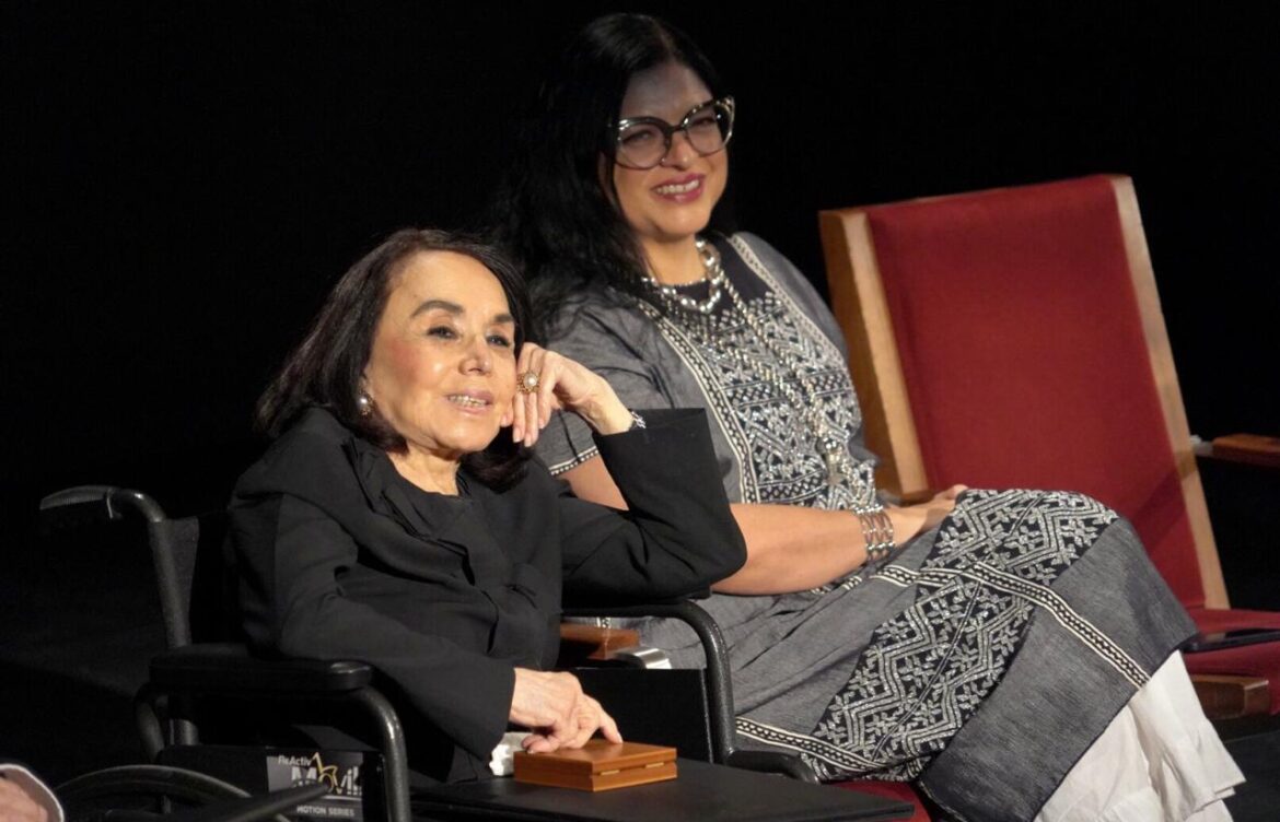 Veracruzana Beatriz Espejo recibe el Premio Nacional de Arte y Literatura