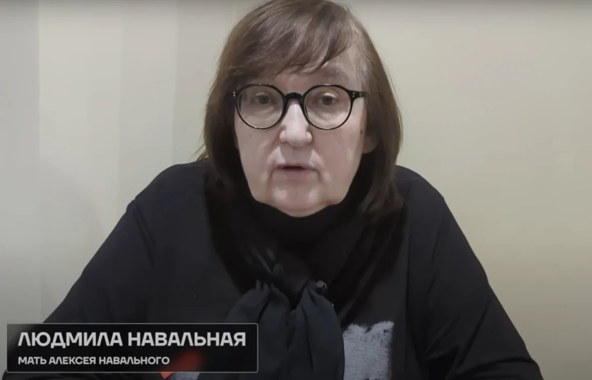 Madre de Navalni acusa de chantaje por funeral de su hijo