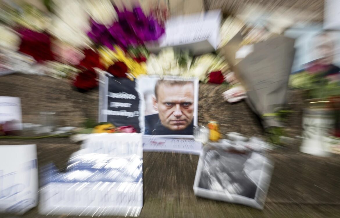 Más de 400 detenidos en 48 horas por intentar rendir tributo a Alexei Navalny