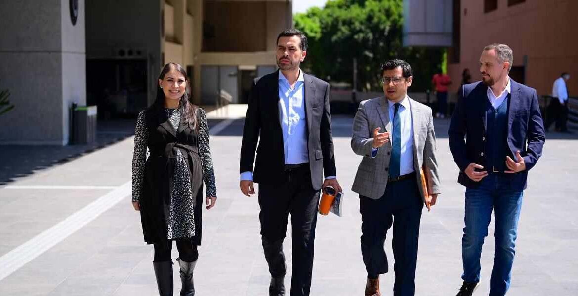 Álvarez Máynez pide licencia para dejar su curul