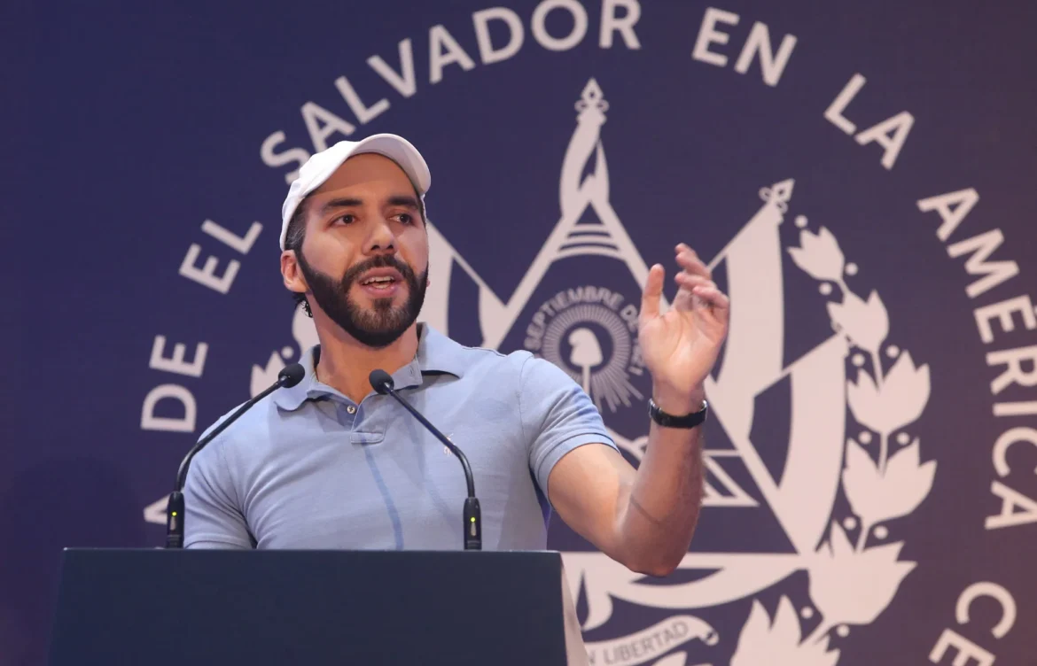 Bukele espió a periodistas con Pegasus antes de forzarlos a salir del país