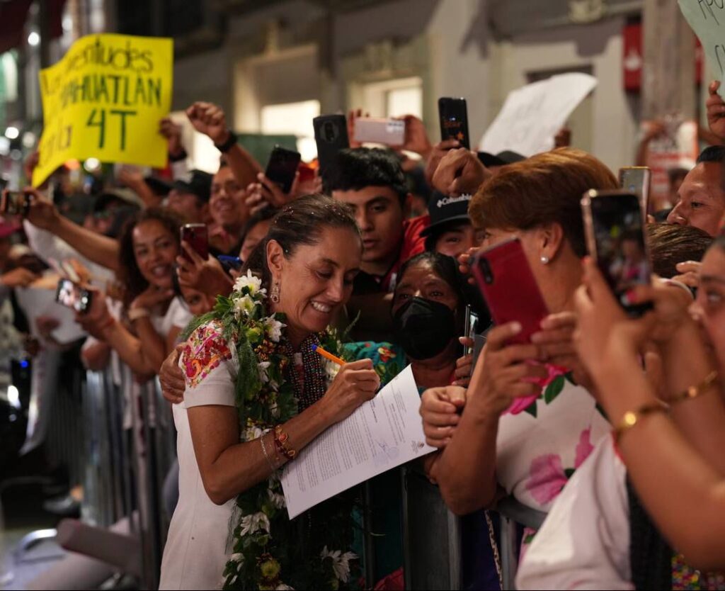 Claudia Sheinbaum se reunió con miles de personas que anhelan la continuidad de la 4T en los municipios de Puerto Escondido, Santa María Huatulco, Tlacolula de Matamoros y Miahuatlán de Porfirio Díaz.