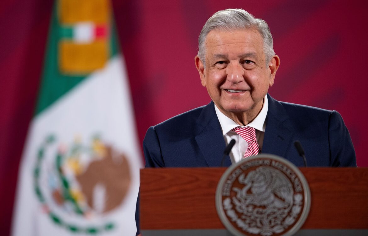 Aprobación de AMLO sube de 62 a 73 %: Reforma