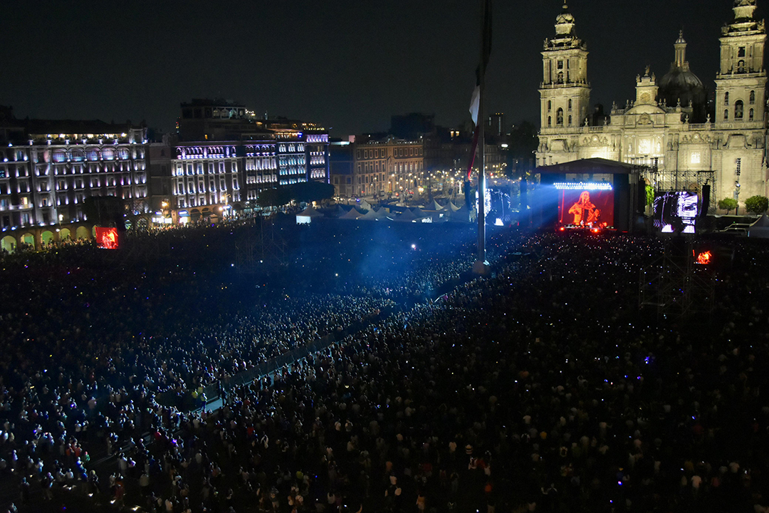 Más de 80 mil personas celebran a la mujer con concierto de Julieta Venegas en el Zócalo