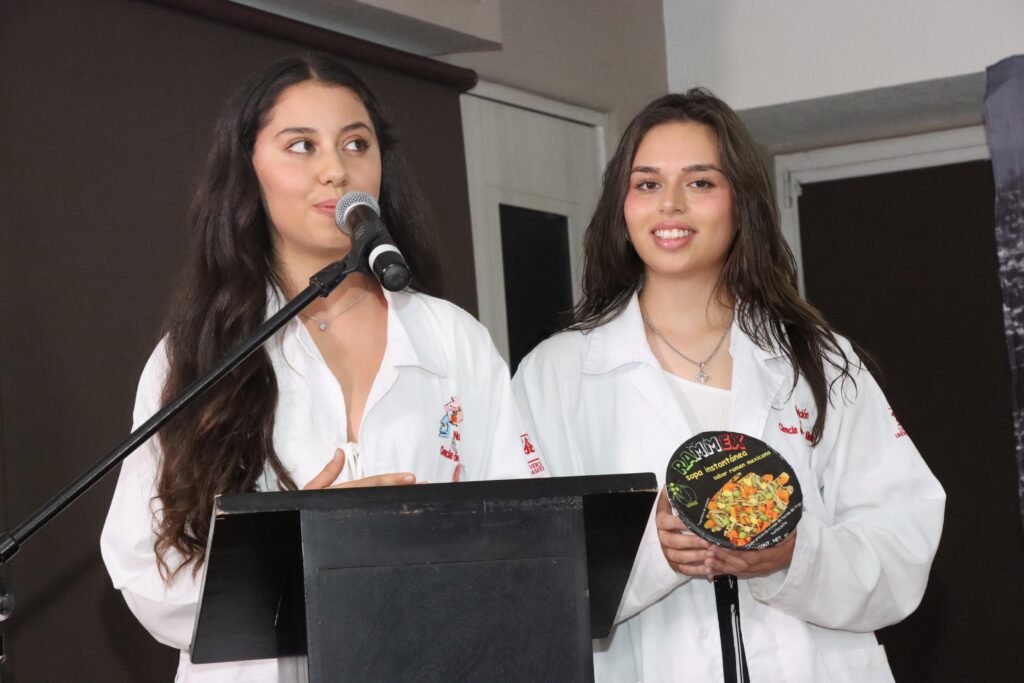 Alejandro Armenta reconoce iniciativas que promueven la salud comunitaria Alejandro Armenta expresó su entusiasmo por la necesidad de fomentar la producción local de alimentos saludables y adoptar prácticas sustentables.