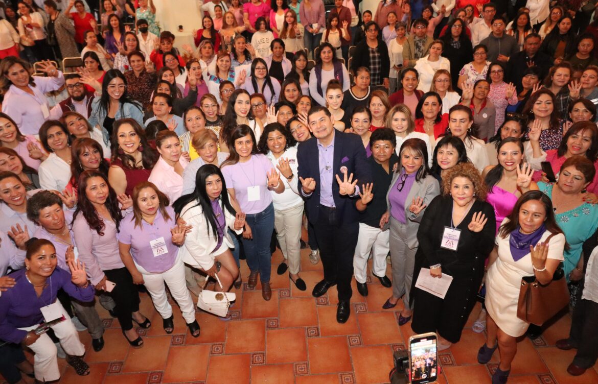 En Puebla, Armenta promueve la participación de las mujeres