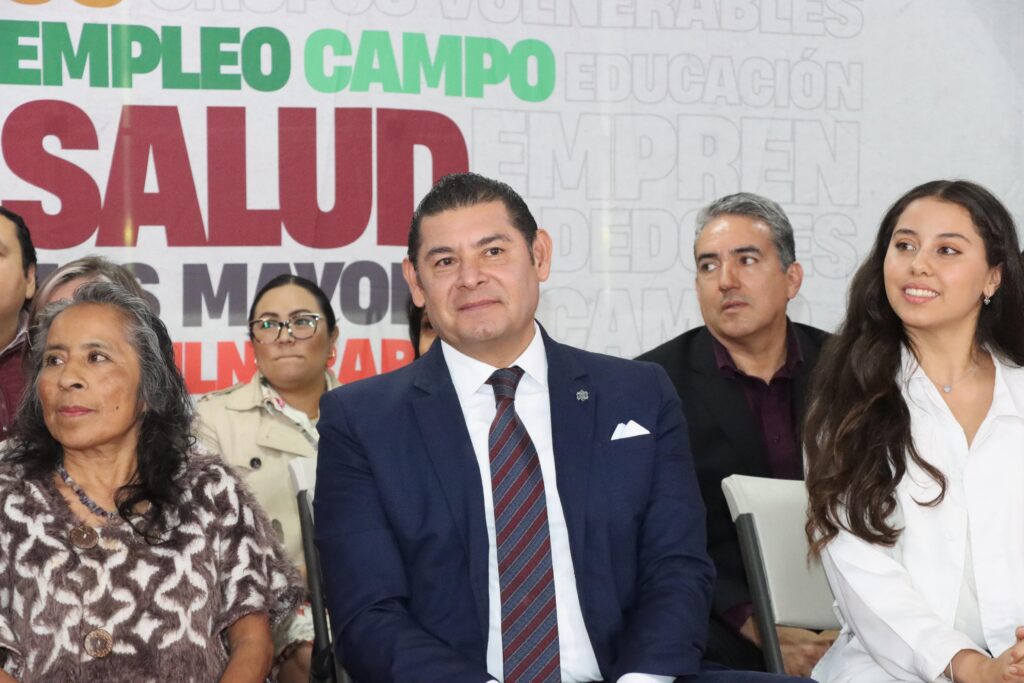 Alejandro Armenta reconoce iniciativas que promueven la salud comunitaria Alejandro Armenta expresó su entusiasmo por la necesidad de fomentar la producción local de alimentos saludables y adoptar prácticas sustentables.