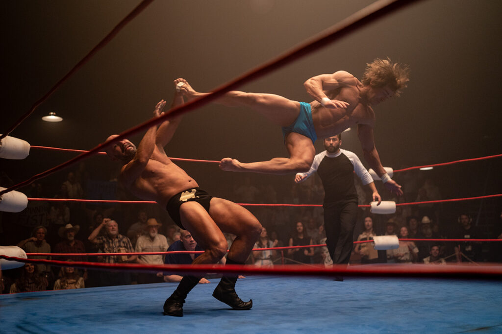 Fritz Von Erich (Holt McCallany) fue un famoso luchador que vivió su apogeo en los años sesenta. Junto con su esposa Doris (Maura Tierney) tuvo seis hijos, cinco de los cuales siguieron sus pasos en la lucha libre. Pero la historia de esta familia emblemática estadounidense no fue del todo feliz, y dio paso a lo que coloquialmente se conoce como "la maldición de los Von Erich".