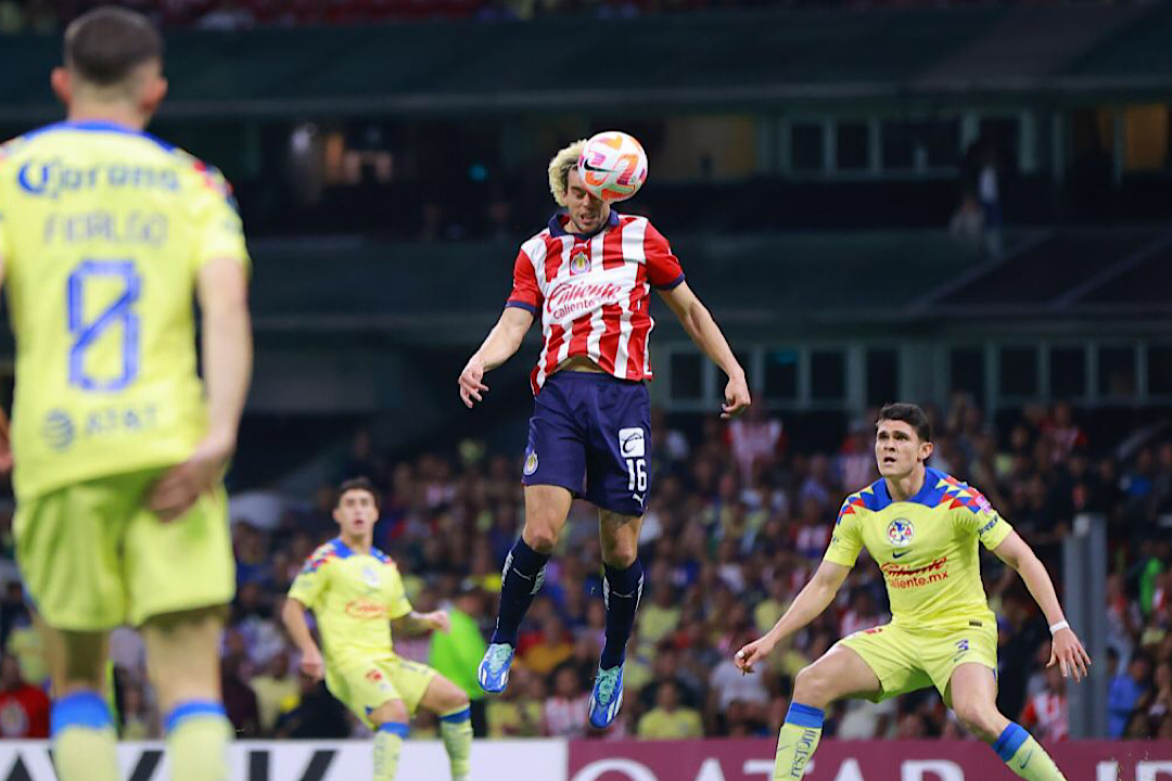 Cade Cowell anota su primer gol en un Clásico Nacional