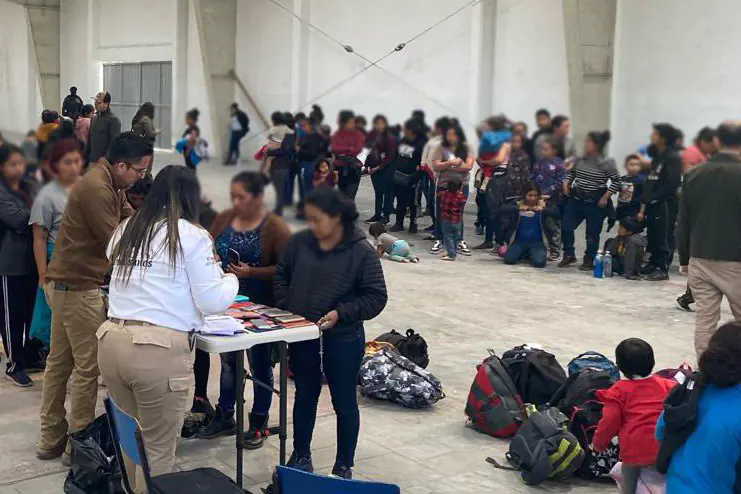 Hallan a 226 migrantes dentro de tractocamión en Coahuila