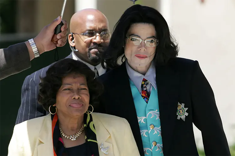 Recibe madre de Michael Jackson 55 mdd tras la muerte del cantante