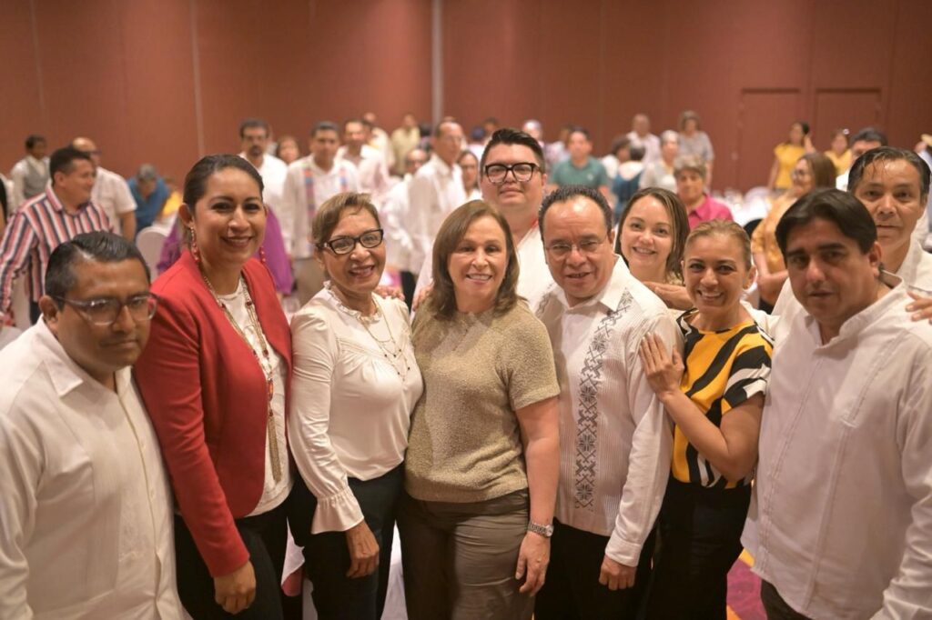 Los maestros son formadores de generaciones y la #4T devolvió al magisterio la dignidad y respeto que merecen como formadores de nuestros hijos e hijas. Salude esta mañana a compañeros del Sindicato Estatal de Trabajadores al Servicio de la Educación (SETSE) en Boca del Río. pic.twitter.com/cPvt5cqxtG— Rocío Nahle (@rocionahle) March 5, 2024