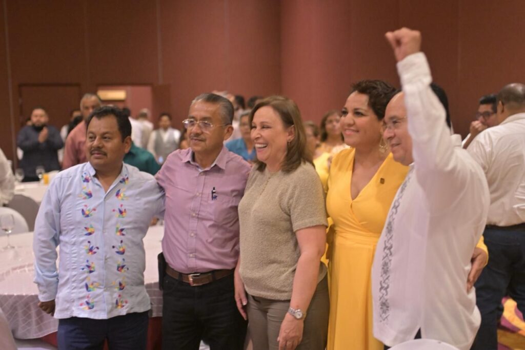 Los maestros son formadores de generaciones y la #4T devolvió al magisterio la dignidad y respeto que merecen como formadores de nuestros hijos e hijas. Salude esta mañana a compañeros del Sindicato Estatal de Trabajadores al Servicio de la Educación (SETSE) en Boca del Río. pic.twitter.com/cPvt5cqxtG— Rocío Nahle (@rocionahle) March 5, 2024