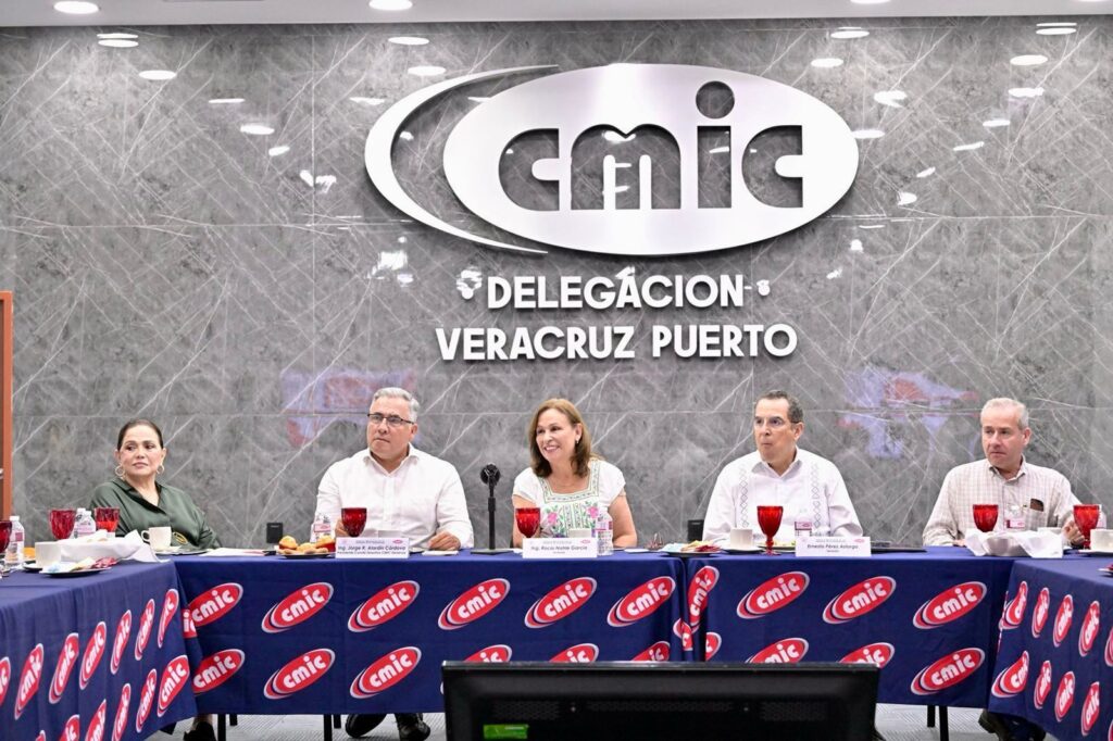 Infraestructura prioridad para la 4t en Veracruz Infraestructura en Veracruz generará empleos y atraerá más inversión a todos los sectores económicos y productivos: Rocío Nahle García.