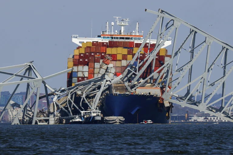 Las cuadrillas que se encontraban en el colapso del puente de Baltimore continúan un trabajo meticuloso para retirar el acero y el concreto retorcidos.