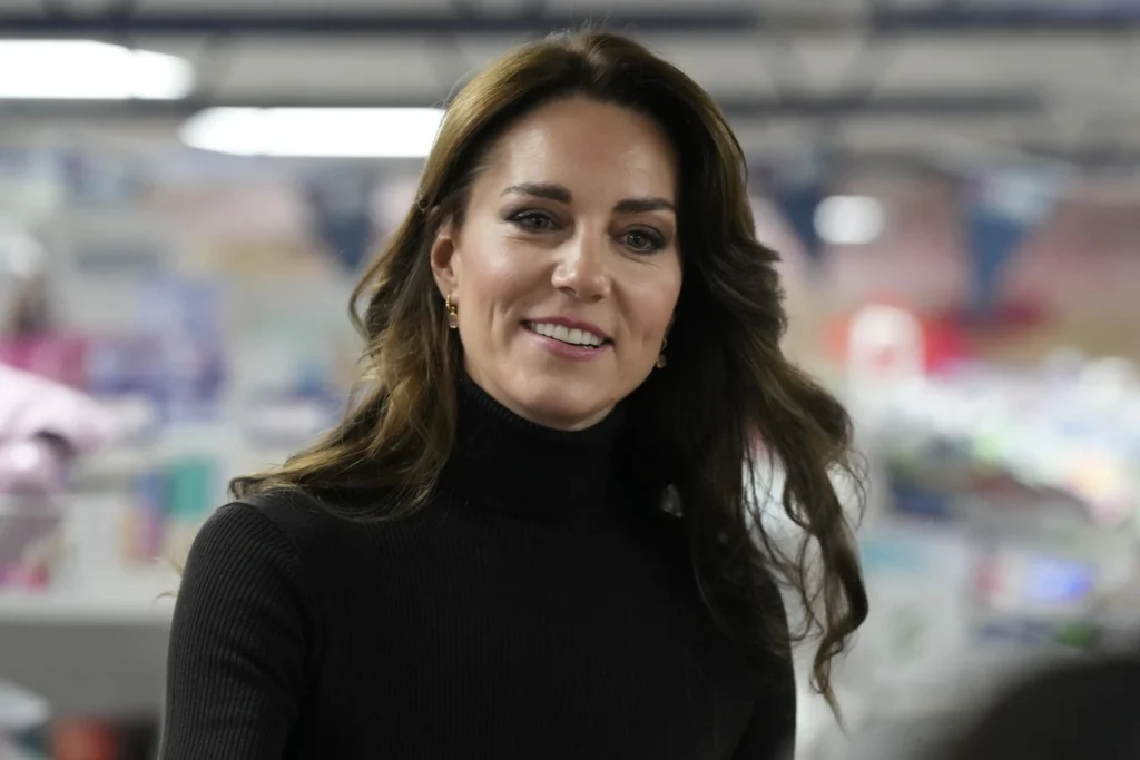 Kate Middleton pide disculpas por la manipulación de su fotografía Kate, princesa de Gales, se disculpa por alterar una foto familiar que alimentó los rumores sobre su salud.