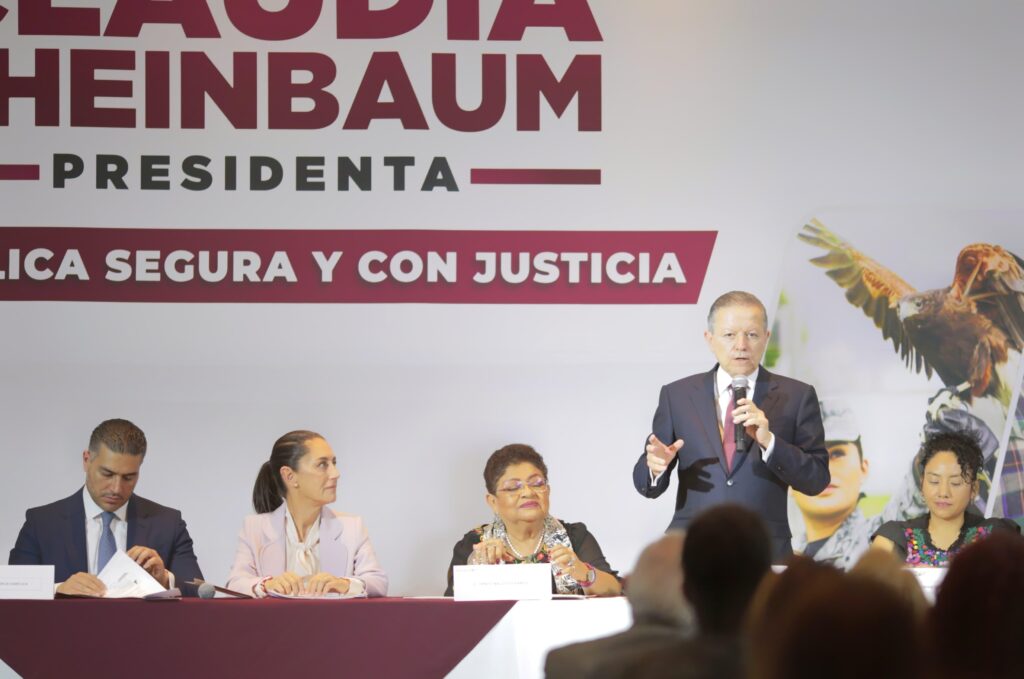 En la Ciudad de México ya dimos resultados, y estoy segura que a nivel nacional podemos avanzar todavía más en materia de seguridad, por eso presentamos nuestra estrategia de seguridad “República segura y con justicia”, que consiste en cinco ejes: 1️⃣ Honestidad y atención a las… pic.twitter.com/r7CxFL9ylZ— Dra. Claudia Sheinbaum (@Claudiashein) March 4, 2024