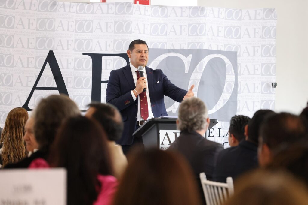 ✅Las y los empresarios son aliados de la Transformación en beneficio de la economía. 🤝Agradezco la invitación a la @AECOPUEBLA para escuchar sus inquietudes y compartir nuestros compromisos que hacemos para impulsar el desarrollo por #AmorAPuebla.🫶🏼 pic.twitter.com/vNehCi2SHk— Alejandro Armenta (@armentapuebla_) April 11, 2024