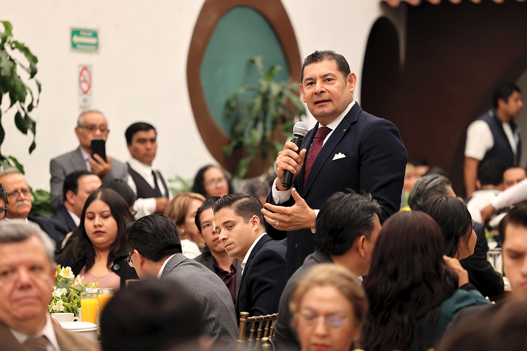 Becas para acumular experiencia laboral, propone Armenta a jóvenes