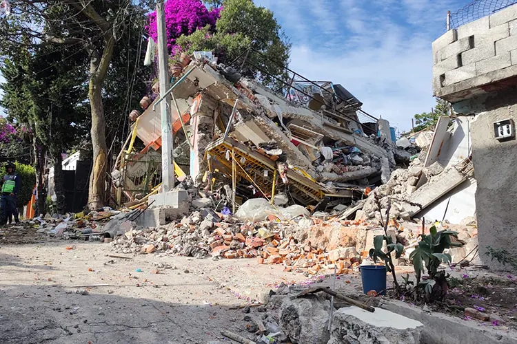 Explosión en Tlalpan derrumba casa; hay 3 lesionados