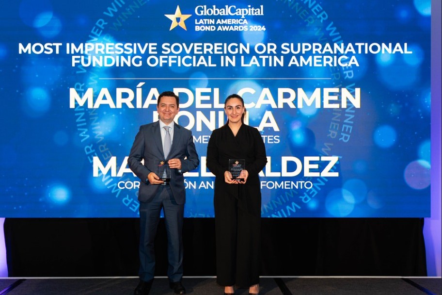 Recibe la Secretaría de Hacienda cinco premios de Global Capital de América Latina por la emisión de bonos