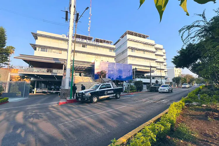 Comando armado irrumpe en hospital de Cuernavaca y ejecuta a paciente