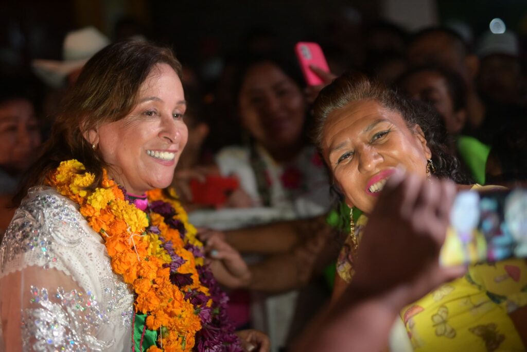 <blockquote class="twitter-tweet"><p lang="es" dir="ltr">Cerramos este día de campaña en COAHUITLÁN, al norte del estado, en la sierra del Totonacapan con ciudadanas y ciudadanos de la zona quienes esta tarde - noche escucharon las propuestas para acelerar la transformación en Veracruz. <br><br>❤️Por amor a Veracruz❤️<a href="https://twitter.com/hashtag/NahleGobernadora?src=hash&ref_src=twsrc%5Etfw">#NahleGobernadora</a> <a href="https://t.co/D1S4PEebsy">pic.twitter.com/D1S4PEebsy</a></p>— Rocío Nahle (@rocionahle) <a href="https://twitter.com/rocionahle/status/1778257687936979037?ref_src=twsrc%5Etfw">April 11, 2024</a></blockquote> <script async src="https://platform.twitter.com/widgets.js" charset="utf-8"></script>