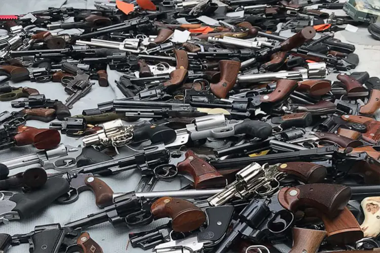 Por tráfico de armas, EU arresta a 463, informa Ken Salazar