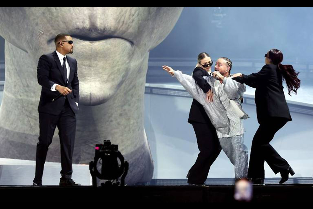 Will Smith y J Balvin la rompen en Coachella con ‘Men in Black’