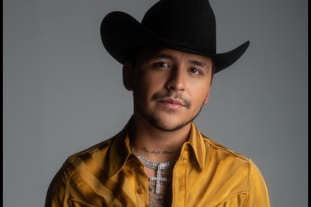 Nodal libra proceso penal en su disputa con Universal Music