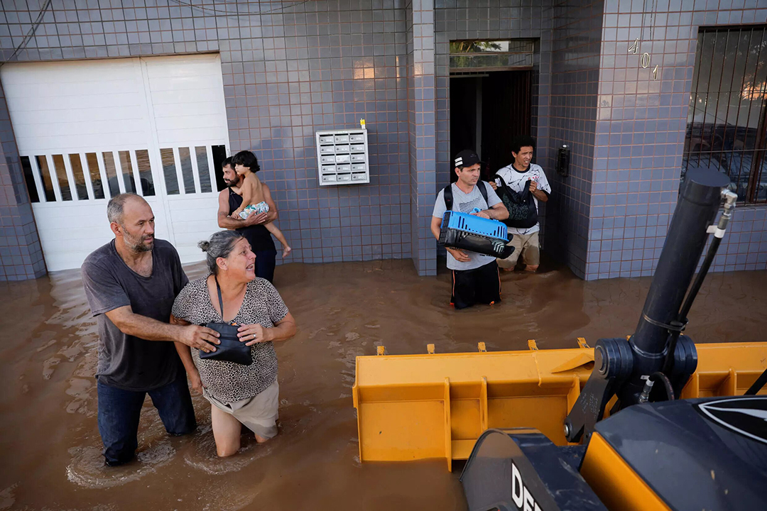 Inundaciones en Brasil tardarían un mes en descender