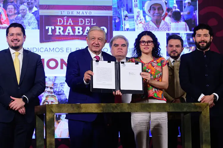 Firma AMLO en Día del Trabajo decreto de Fondo de Pensiones para el Bienestar