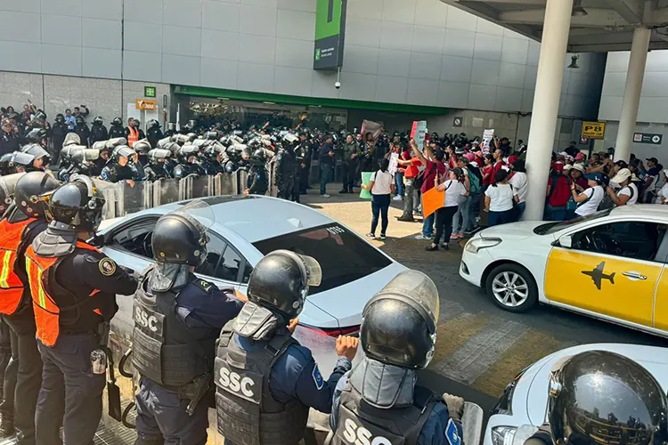 Logra CNTE aumento salarial tras protesta en el AICM