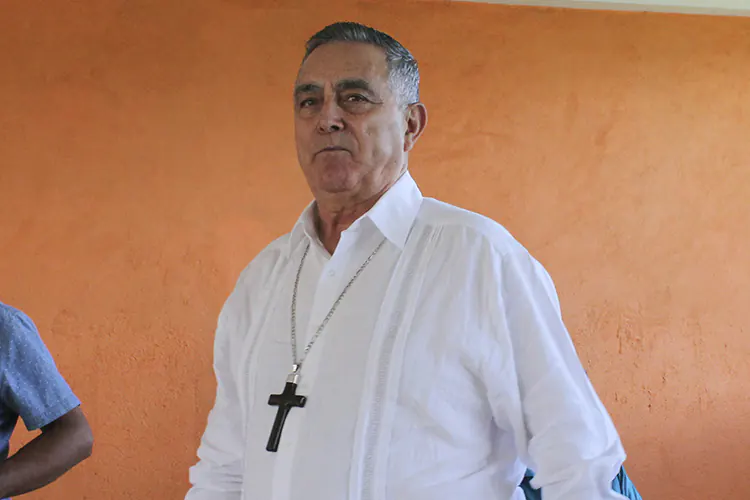 Obispo ‘secuestrado’ no puede hablar; captores lo drogaron