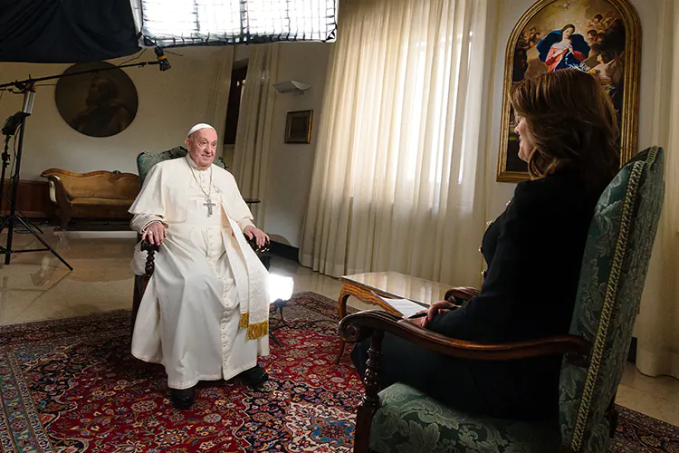 Papa Francisco se niega a ordenar a mujeres como diaconisas