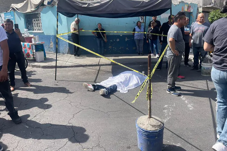 Un hombre de edad avanzada murió, aparentemente, de un paro cardiaco, previo al enfrentamiento en Iztapalapa