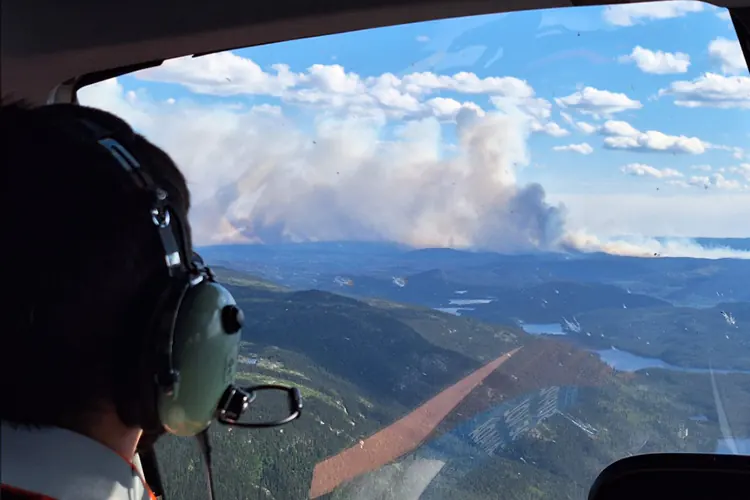 Evacúan en Canadá cárcel de máxima seguridad por incendios forestales